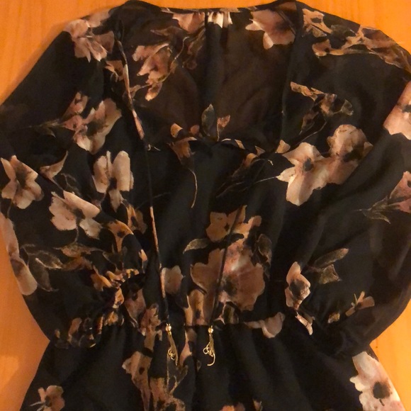 Black flowers dress - Picture 2 of 5